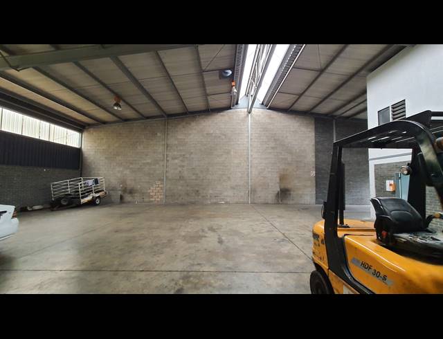 820M² WAREHOUSE TO LET IN SPARTAN